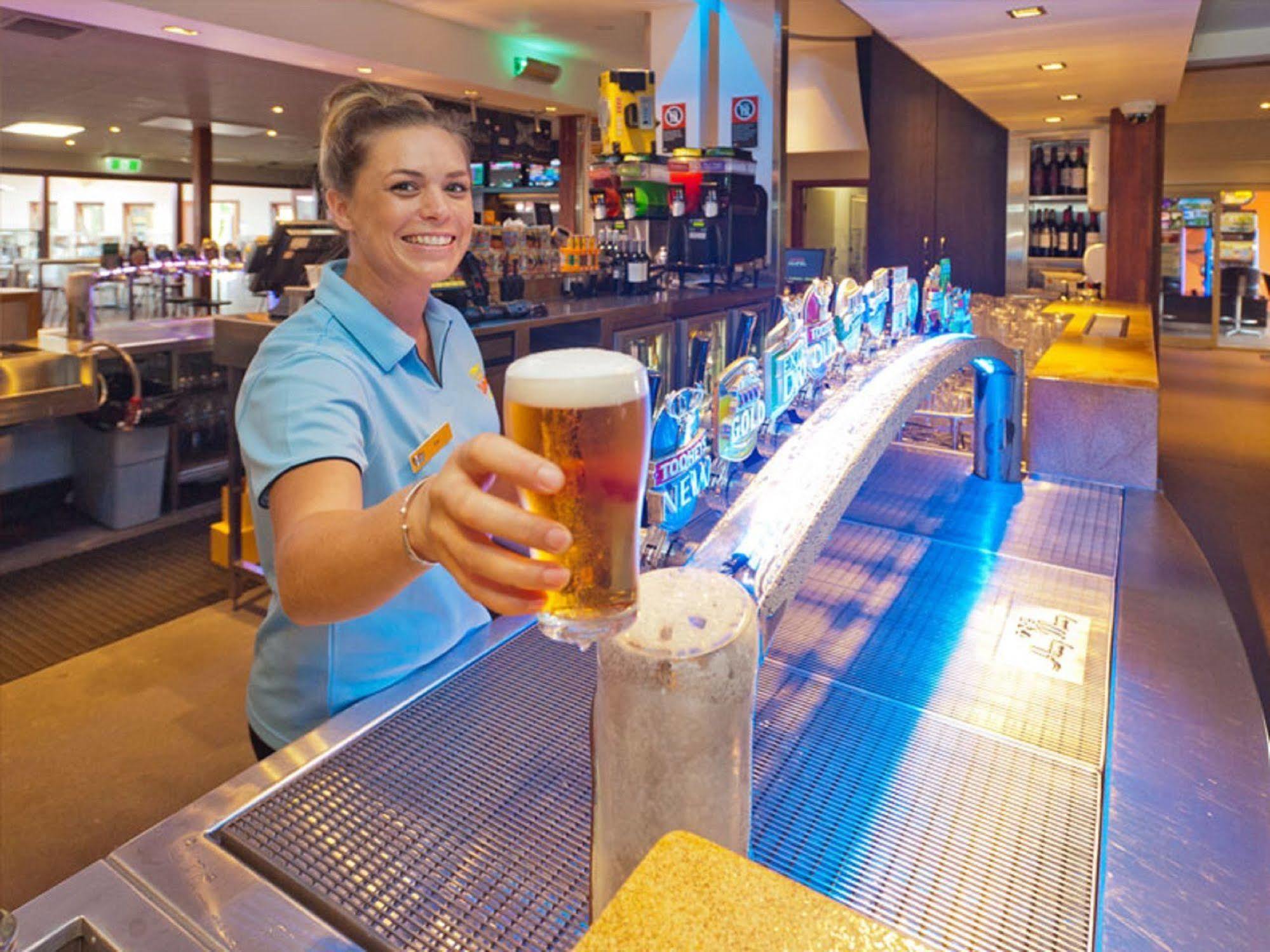 Park Beach Hotel Motel Coffs Harbour Bagian luar foto